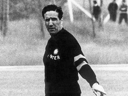 Helenio Herrera, en 1964 durante un entrenamiento.