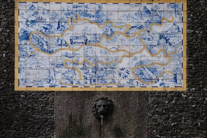 Un antiguo mapa de mosaico del parque.