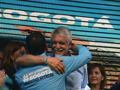 Peñalosa celebra su victoria a la alcaldía de Bogotá.