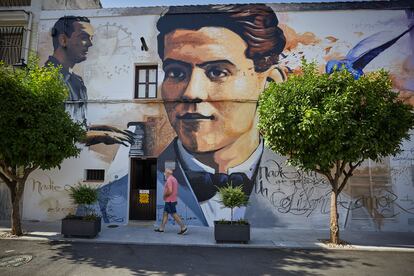 Entrada principal a la Casa Natal de Federico Garcia Lorca en Fuente Vaqueros (Granada).