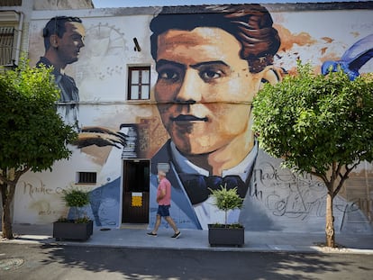 Entrada principal a la Casa Natal de Federico Garcia Lorca en Fuente Vaqueros (Granada).