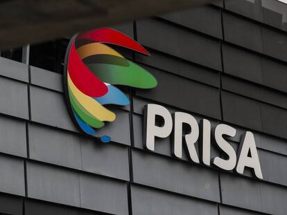 Logotipo del Grupo Prisa, en la fachada de su sede en Tres Cantos (Madrid).  