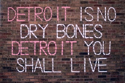 &ldquo;Detroit no es hueso desnudo&rdquo;, declara una pintada en un muro de la ciudad. 