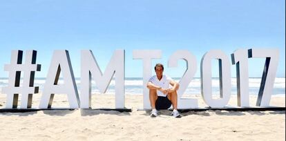 Nadal posa en la playa de Acapulco antes del inicio del torneo mexicano.