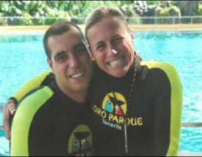 Alexis Martínez y Dawn Brancheau, las dos víctimas, uno de los días que coincidieron en Loro Parque.