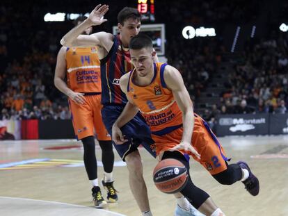 Abalde, del Valencia, ante el Baskonia.