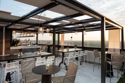 Una de las estancias de la terraza del Hotel Emperador, en la Gran Vía de Madrid, en una imagen cedida por el hotel.