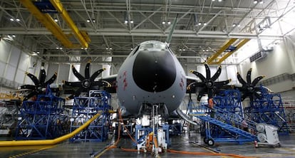 Ensamblaje de un A-400M en la planta de Alestis en Sevilla.