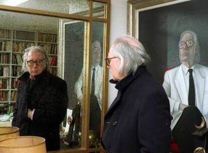 Francisco Umbral, en su casa de Majadahonda después de la concesión del Premio Cervantes el año 2000.