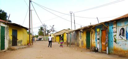 Una alle de Barra, localidad en el norte de Gambia.