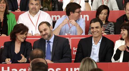 Carmen Calvo, José Luis Ábalos i Pedro Sánchez.