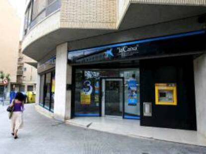 Imagen de la sucursal de "La Caixa". EFE/Archivo