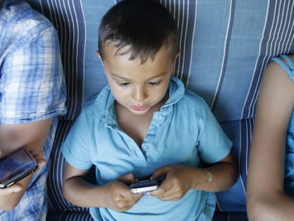 El 38% de los niños menores de dos años usa el ‘smartphone’