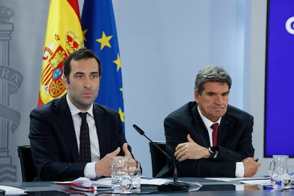 Carlos Cuerpo y José Luis Escrivá, en mayo en la rueda de prensa posterior al Consejo de Ministros celebrado en La Moncloa.