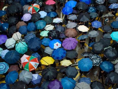 Manifestantes no protesto em Hong Kong neste domingo