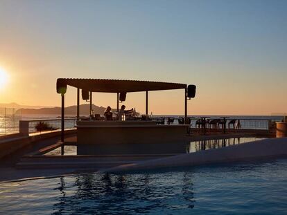Atardecer en la terraza del hotel Domes Noruz Chania, en Creta (Grecia). 