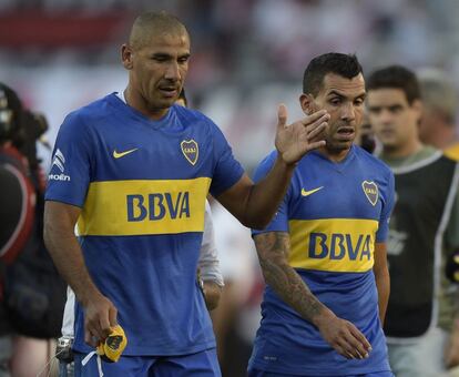 El 'Cata' Díaz y Carlos Tévez, el pasado día 6 tras el partido frente a River Plate.