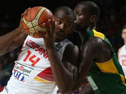 Ibaka con el senegalés Dieng