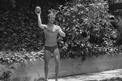 Harrison Ford en su casa de Los Ángeles en 1981.