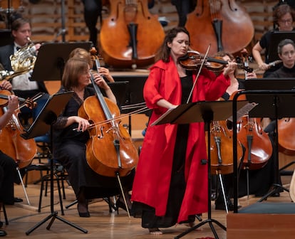 La violinista descalza: Patricia Kopatchinskaja durante su interpretación del Concierto para violín núm. 2 de Bartók.