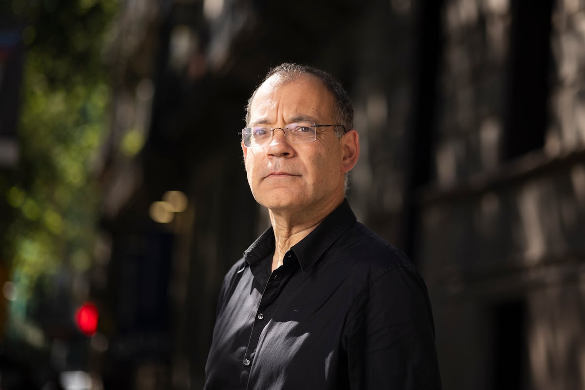 Toni Sala desmesurat a ‘Escenaris’, una novel·la esplèndidament imperfecta
