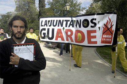 David Nuevo, durante la marcha organizada en Guadalajara en recuerdo de los 11 fallecidos en la tragedia.