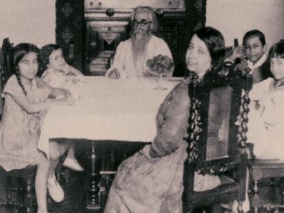 Valle-Inclán, con su familia en una imagen de <i>La hija del capitán,</i> de José Luis García Sánchez.