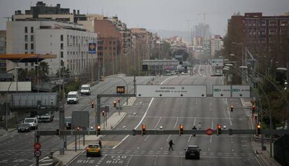 Entrada a Barcelona per l'avinguda Meridiana, aquest dilluns.