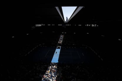 Vista general de la pista central del recinto Rod Laver Arena durante la semifinal del Abierto de Australia de tenis entre Petra Kvitova y Danielle Collins, en Melbourne.