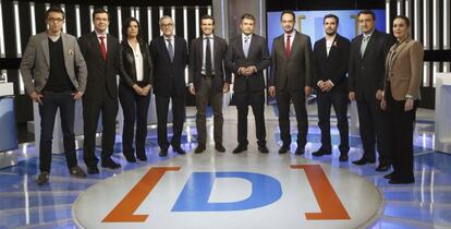 I&ntilde;igo Errejon (Podemos), Andres Herzog (UPyD), Montse Surroca (Uni&oacute;) , Miguel Puig (Democr&agrave;cia i Llibertat), Pablo Casado (PP) , el periodista y moderador, Julio Somoano, Antonio Hernando(PSOE), Alberto Garzon (Unidad Popular-Izquierda Unida) , Aitor Esteban(PNV) y Marta Rivera (Ciudadanos), i-d., poco antes del debate electoral celebrado esta noche en RTVE. 