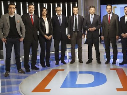 I&ntilde;igo Errejon (Podemos), Andres Herzog (UPyD), Montse Surroca (Uni&oacute;) , Miguel Puig (Democr&agrave;cia i Llibertat), Pablo Casado (PP) , el periodista y moderador, Julio Somoano, Antonio Hernando(PSOE), Alberto Garzon (Unidad Popular-Izquierda Unida) , Aitor Esteban(PNV) y Marta Rivera (Ciudadanos), i-d., poco antes del debate electoral celebrado esta noche en RTVE. 