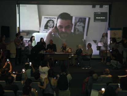 Juan Jose, el nieto 132, en videollamada, durante la conferencia de Abuelas de Plaza de Mayo en Buenos Aires en la que anunciaron la restitución de su identidad.