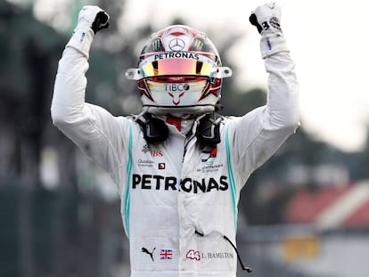 Hamilton celebra la victoria en México.