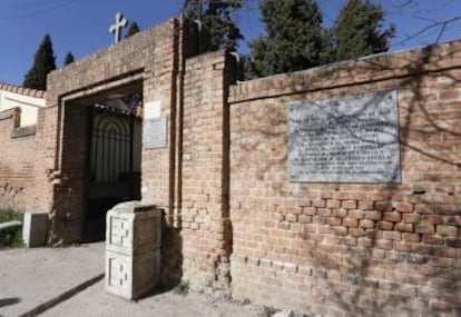 Placa de los frailes carmelitas fusilados, tras ser repuesta por el Ayuntamiento.