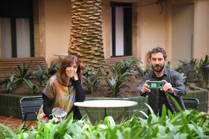 Maria del Mar Bonet, junto a Borja Penalba, tras la presentación de su nuevo disco conjunto.