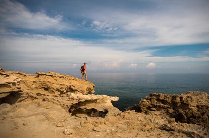 Vista desde las rocas de la playa de la Laguna Azul, ubicada en la chipriota península de Akamas.