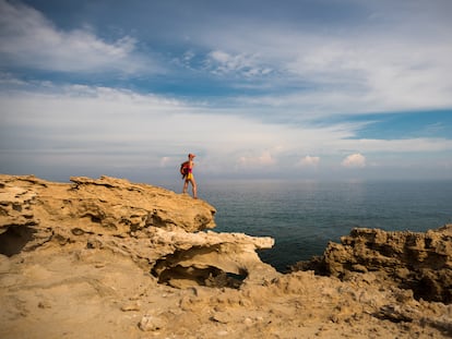 Vista desde las rocas de la playa de la Laguna Azul, ubicada en la chipriota península de Akamas.