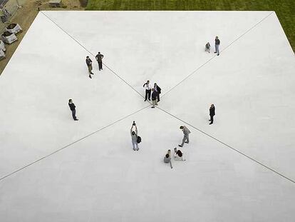 &#39;Square Depression&#39;, pirámide invertida de Bruce Nauman.