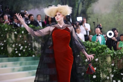 Gwendoline Christie a su llegada a la gala MET.