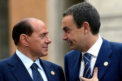 El primer ministro italiano, Silvio Berlusconi, recibe al presidente español, José Luis Rodríguez Zapatero.