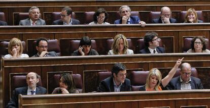 Varios exministros del PSOE como Alfredo Pérez Rubalcaba, Trinidad Jiménez y José Blanco, junto a otros ex altos cargos, en el Congreso.