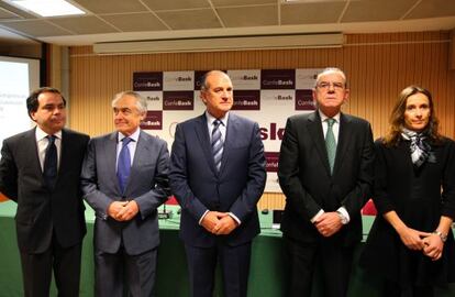 Los presidentes de las patronales provinciales y la secretaria de Confebask junto al máximo representante de Confebask, Miguel Angel Lujua, en el centro