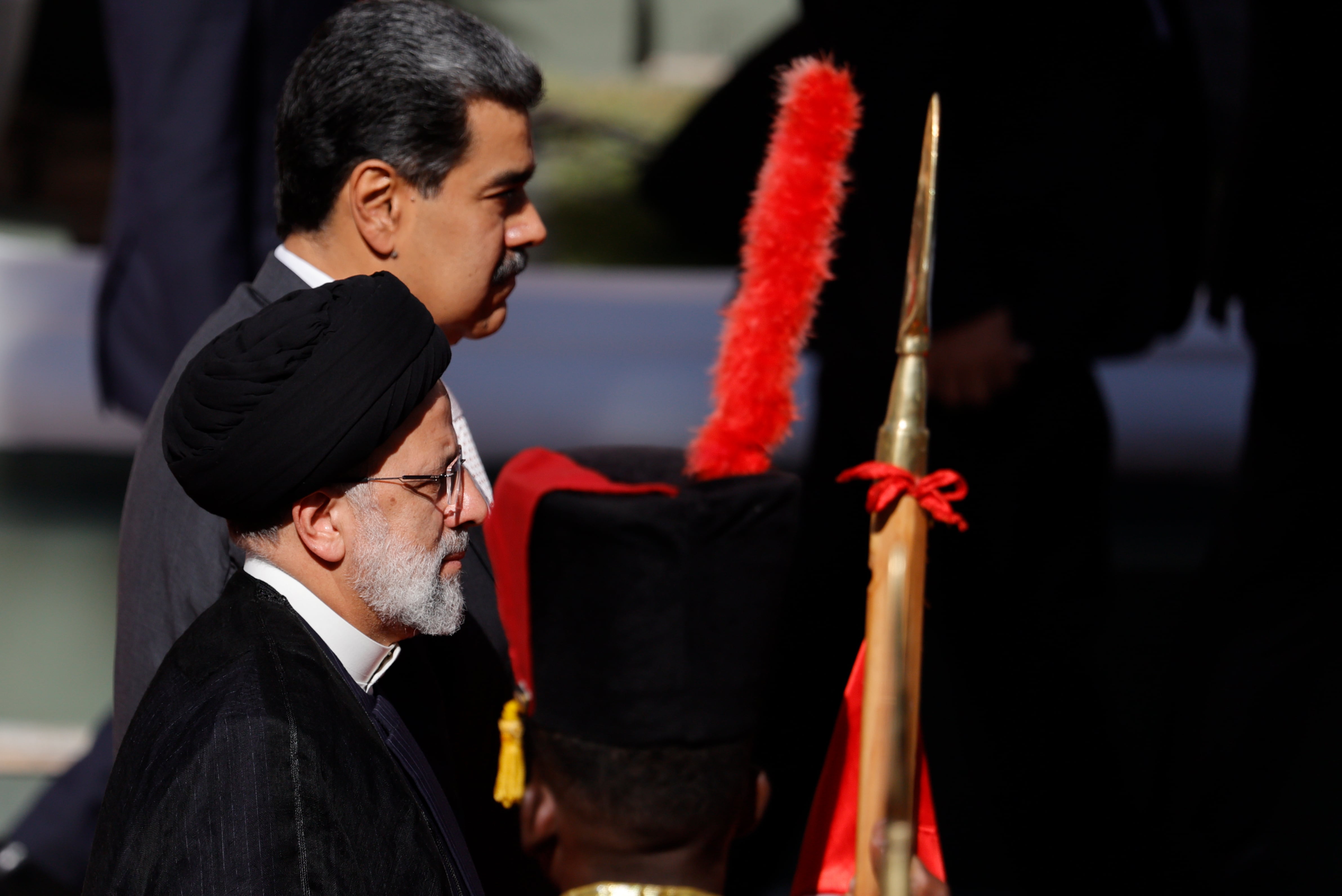 El presidente de Irán, Ebrahim Raisí (en primer plano), y el homólogo venezolano, Nicolás Maduro, durante el encuentro en Caracas, en junio de 2023.