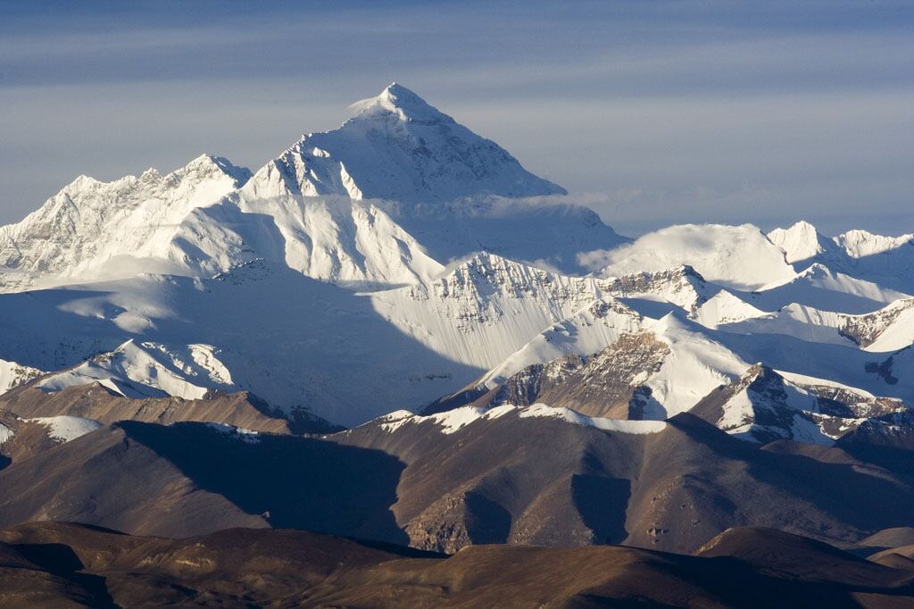 El Everest crece más que el resto de ‘ochomiles’ gracias a un río que aligera su peso