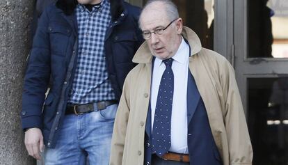 Rodrigo Rato sale del juzgado tras declarar ante el juez.