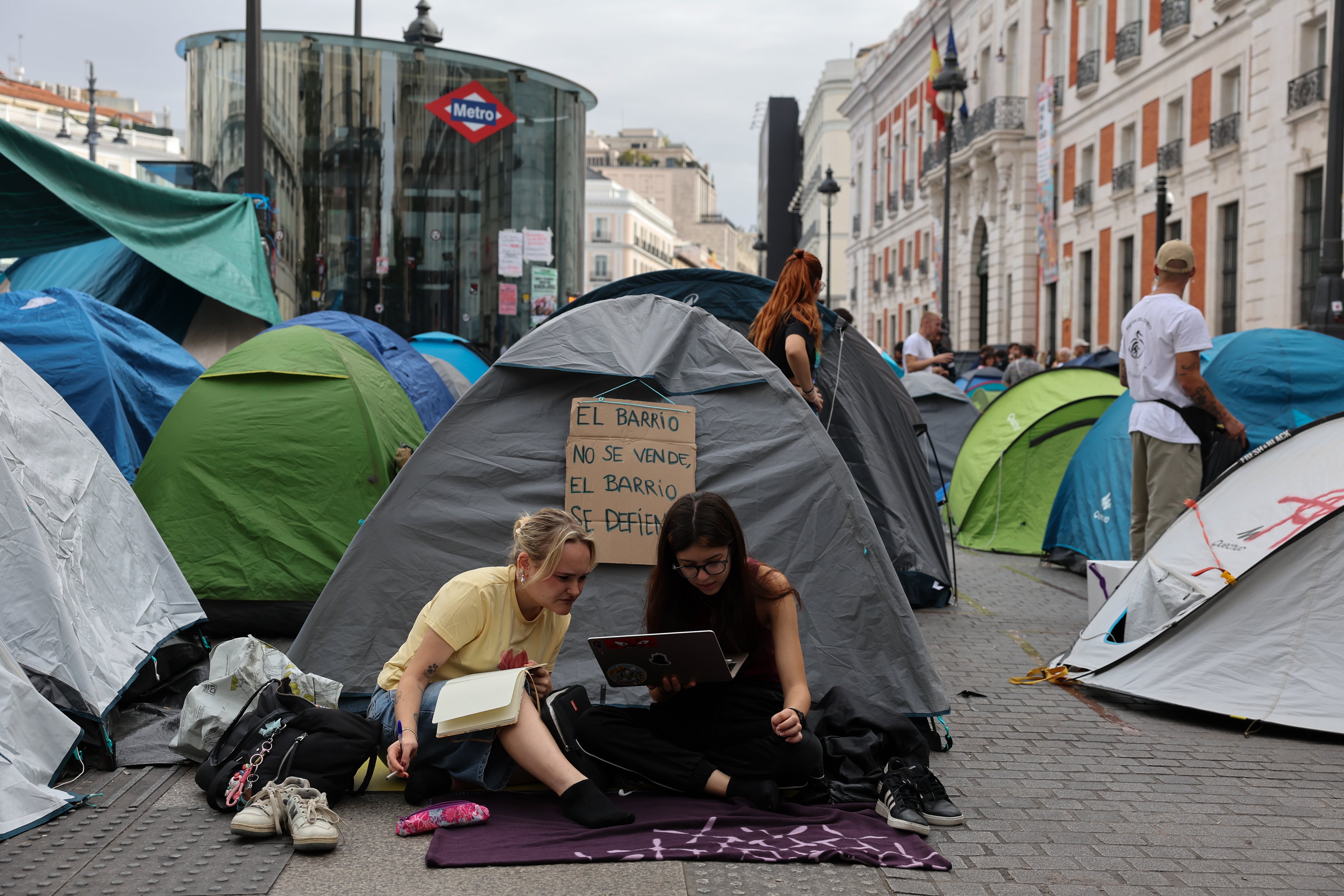 Acampada en la Puerta del Sol contra el desahucio de Maricarmen y la especulación inmobiliaria.
