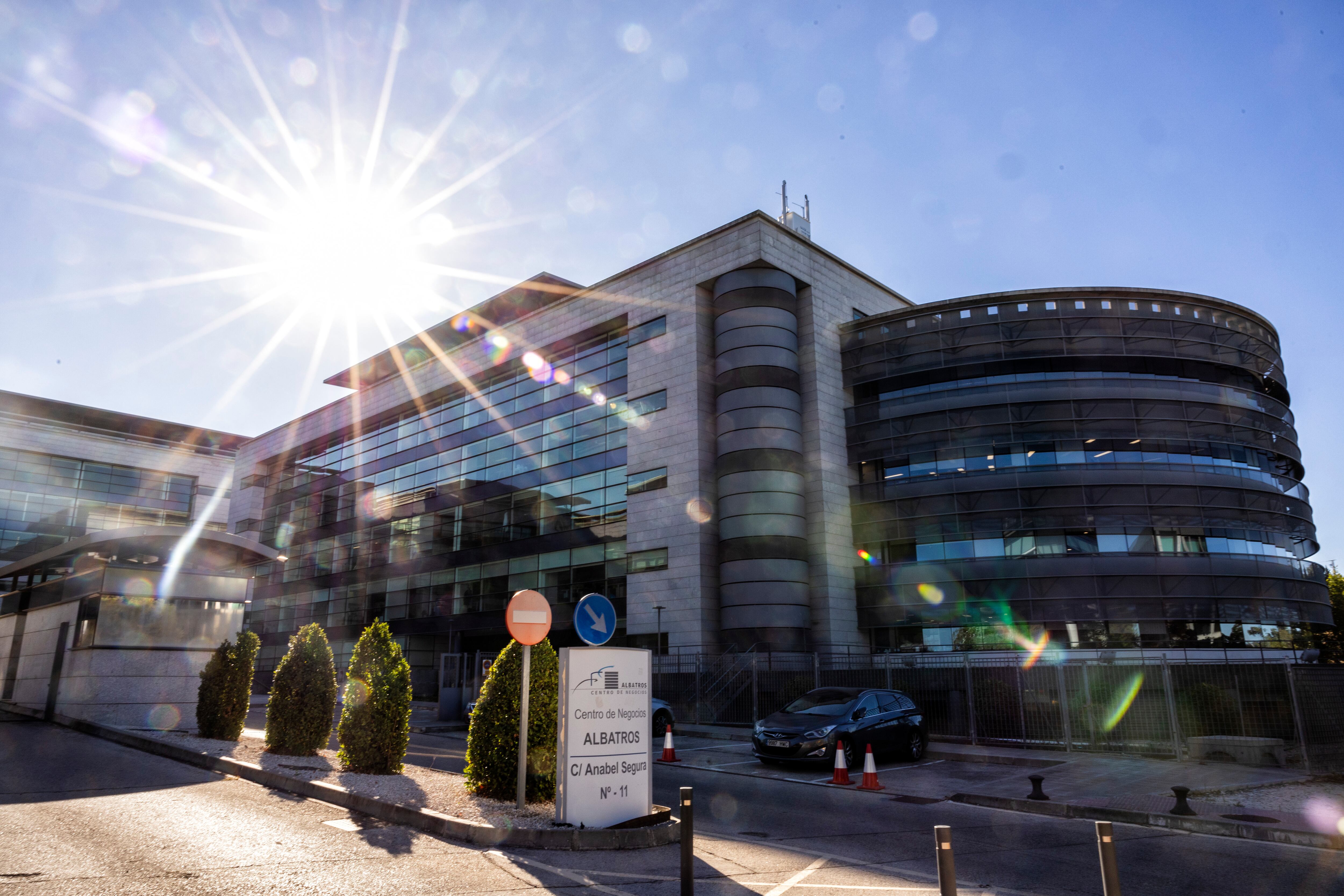 La Universidad Abierta de Europa se instalará de alquiler en la primera planta de este edificio de oficinas en Alcobendas (Madrid).