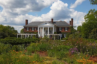 Boone Hall (Charleston, EE.UU.), un lugar en el que miles de esclavos afroamericanos tenían que producir ladrillos y recoger nueces y melocotones, fe el escenario para la boda de Blake Lively y Ryan Reynolds en 2012. |