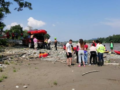 Labores de rescate en el río Jatunyacu (Ecuador).