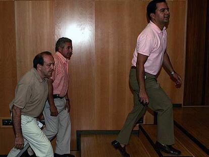 De izquierda a derecha, los ediles Antonio Fraile y José del Castillo, y el alcalde, Agustín Pavón.